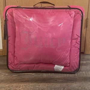 Juicy couture queen blanket bed set